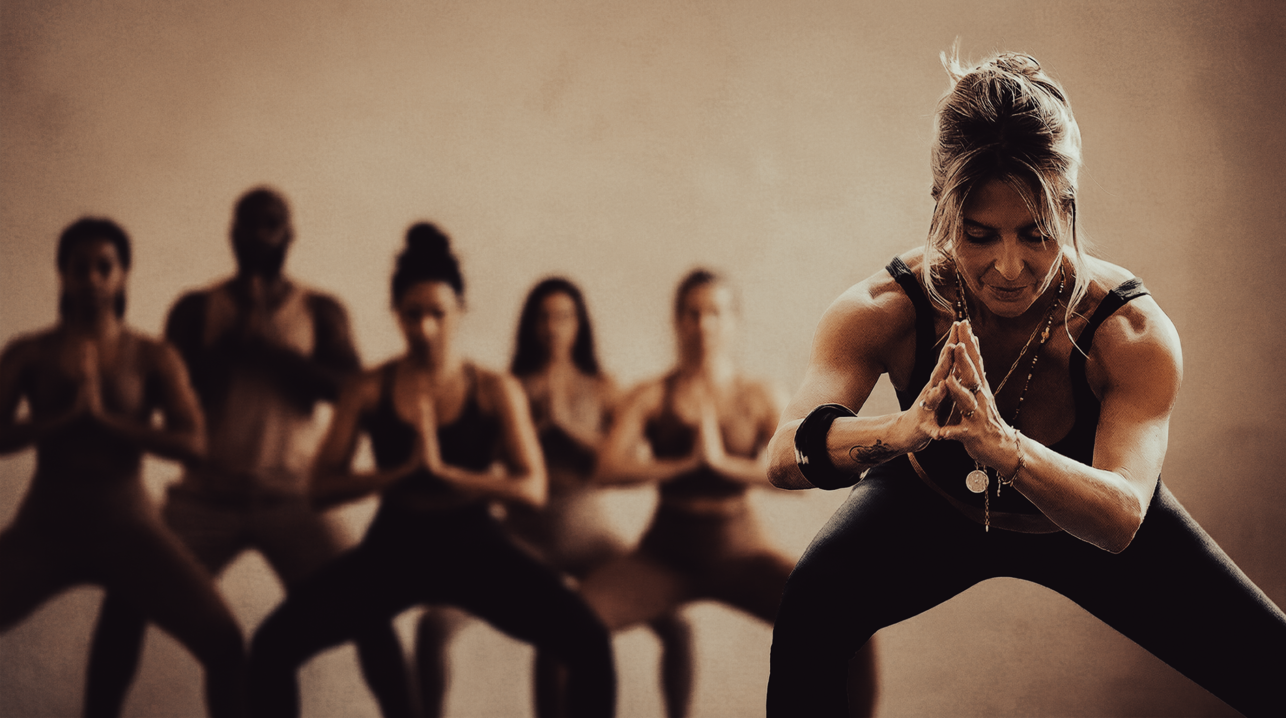 Pose Hot Yoga Chez the Haaus à Strasbourg.